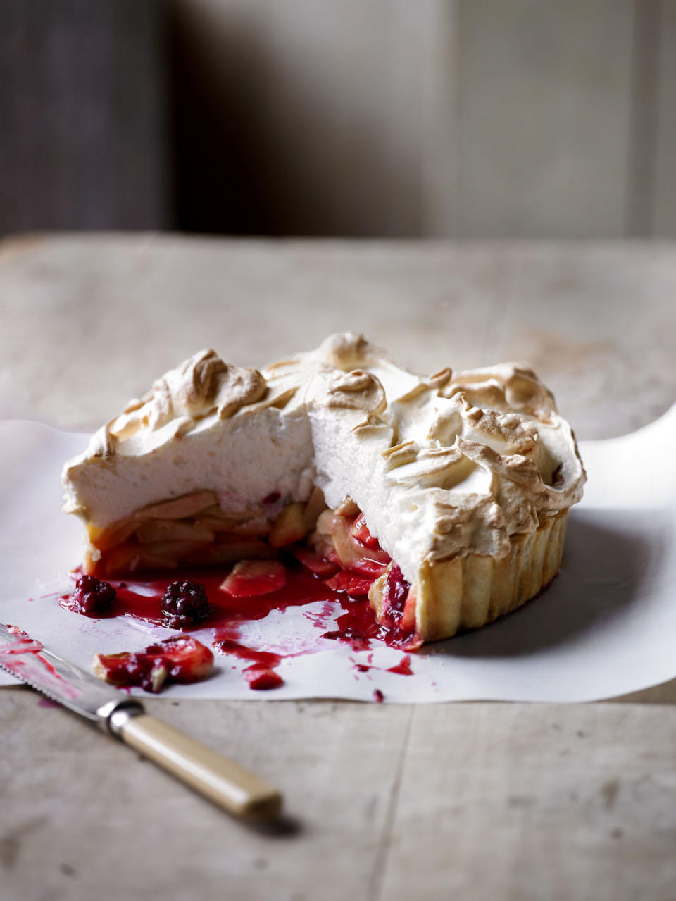 Apple meringue tart