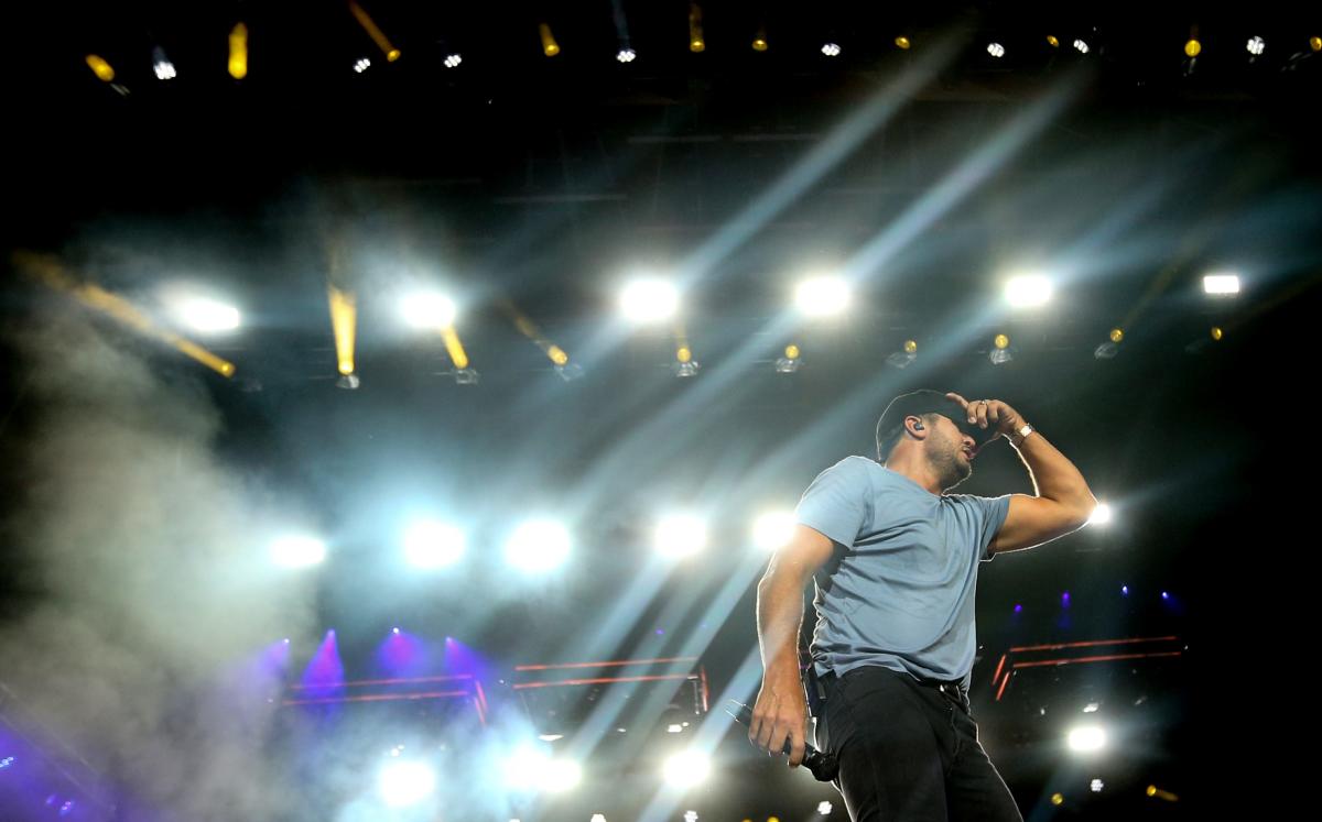 Luke Bryan, Ne-Yo to headline invite-only Kentucky Derby Eve party. What to know