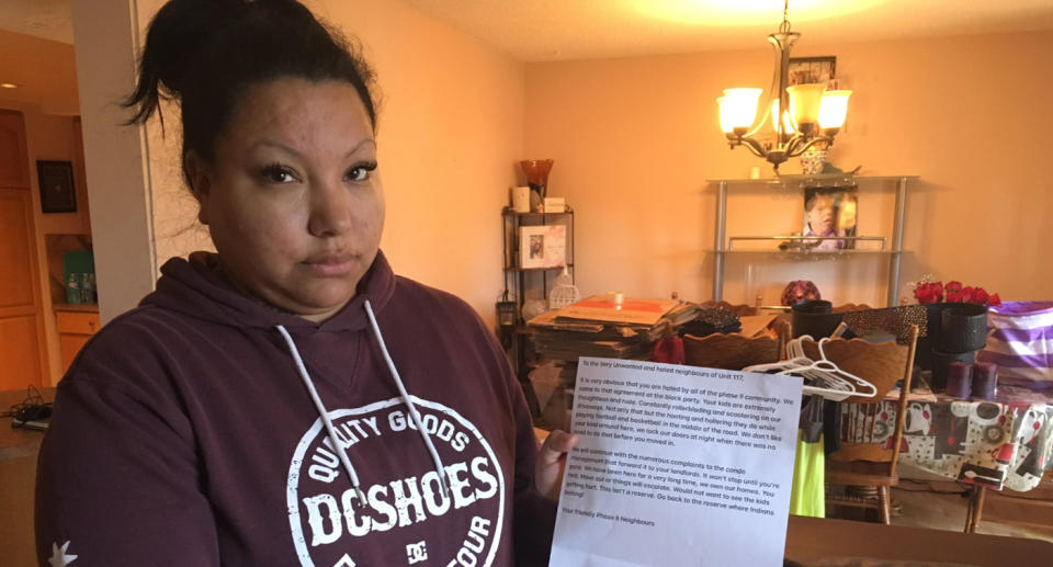 Katrina Anderson shows the terrifyingly racist letter in which a neighbor threatens her family. (Photo: Twitter/@GlobalEdmonton)