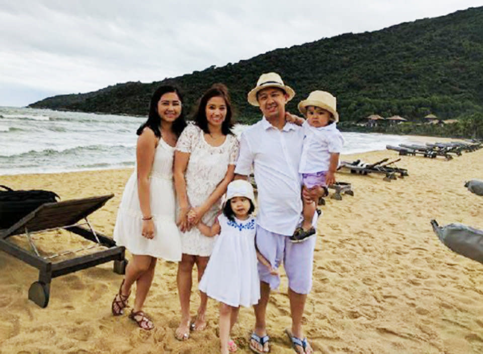 Mia Lobo&nbsp;poses for a family photo at the beach. (Photo: Courtesy of the Lobo Family)