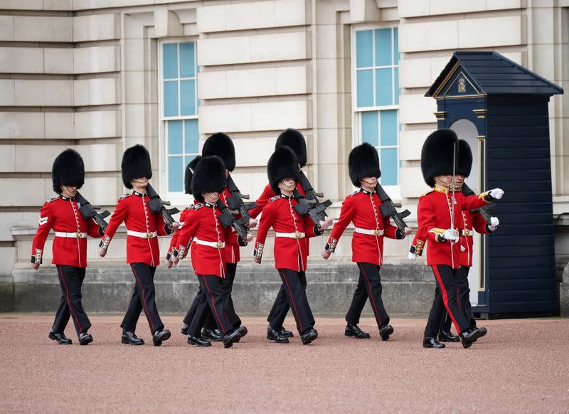 Foto del lunes del cambio de guardia en el Palacio de Buckingham