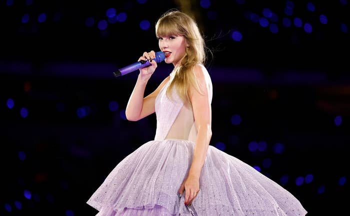 Taylor Swift performing