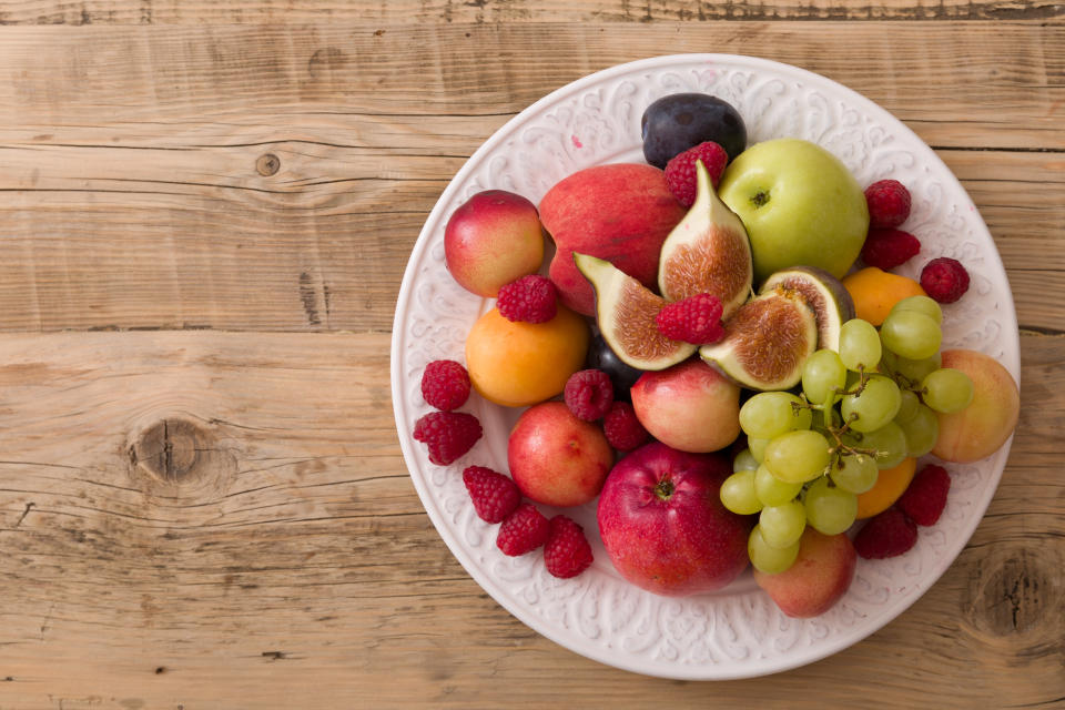 Früchte ist gesund, enthalten aber auch Zucker - manche deutlich mehr als andere (Bild: Getty Images)