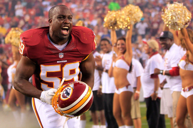 Washington Redskins linebacker London Fletcher (59) intercepts a