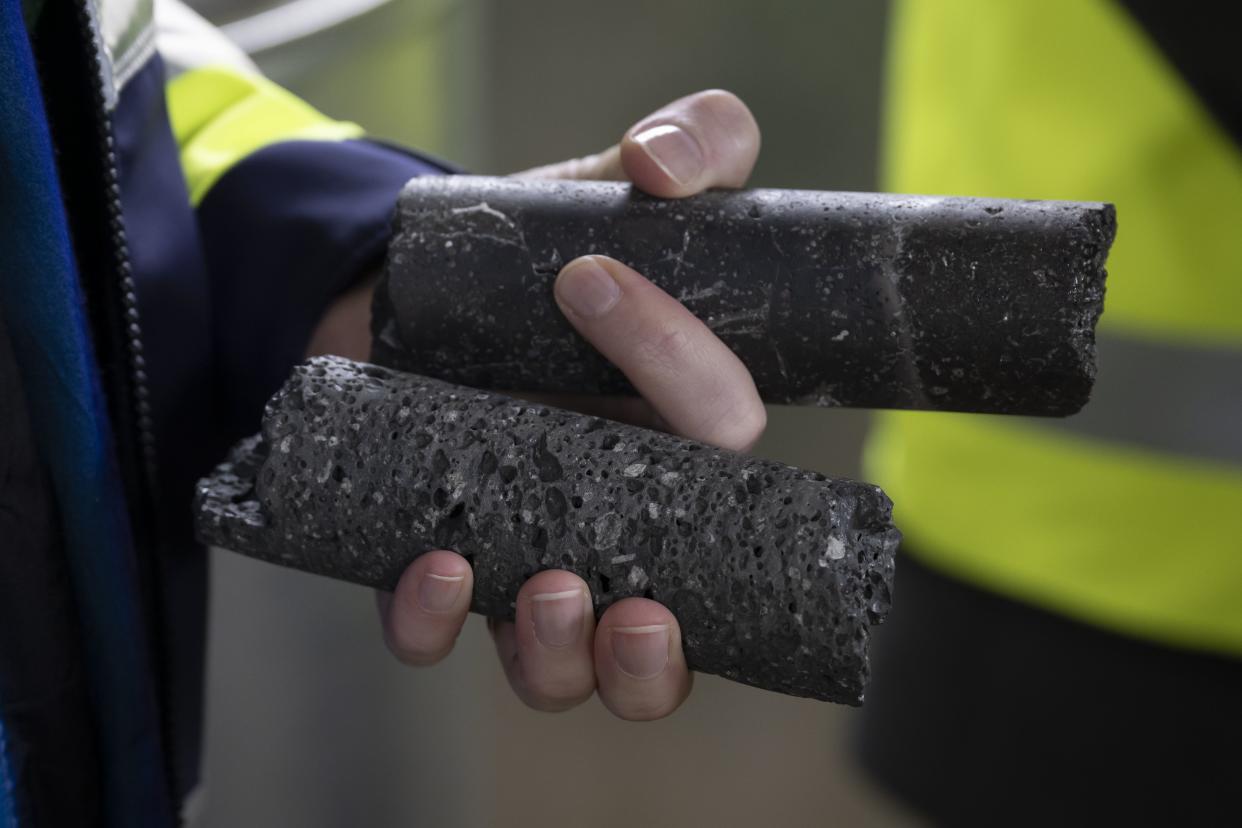 Two samples of stones, one without CO2 injection (lower) and one with CO2 injection (upper), from a pilot project lead by ETH Zurich at a power plant near Reykjavik, Iceland