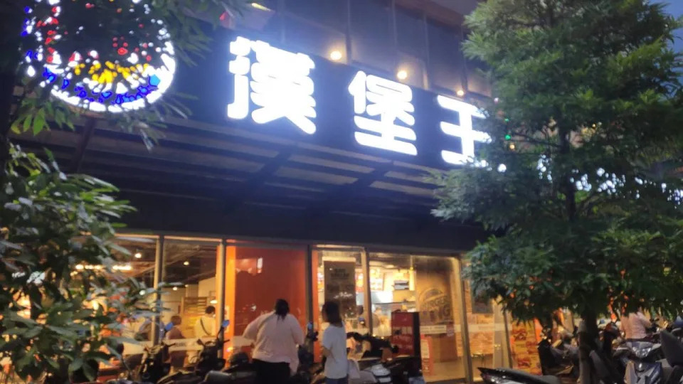 麥當勞愛三店、漢堡王關門，謝國樑憂是警訊消費力衰退。記者游明煌／攝影