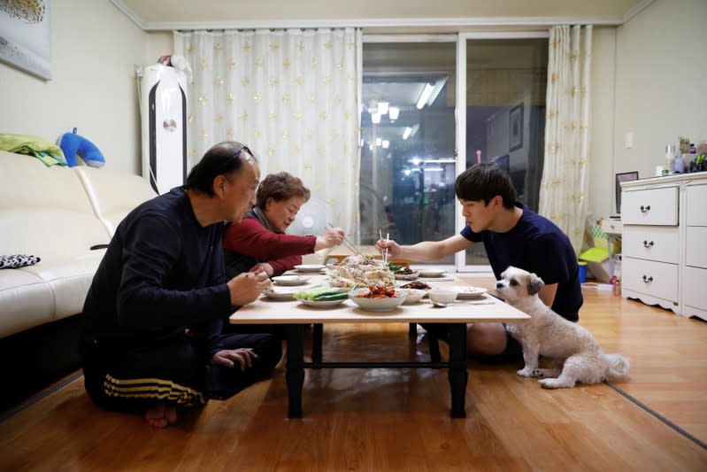 The Wider Image: No money, no hope: S. Korea's 'Dirt Spoons' turn against Moon