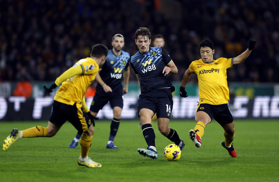 Burnley's Sander Berge and Wolverhampton Wanderers' Hwang Hee-Chan, right, battle for the ball during the English Premier League soccer match between Wolverhampton Wanderers and Burnley at Molineux Stadium, Wolverhampton, England, Tuesday, Dec. 5, 2023. (Mike Egerton/PA via AP)