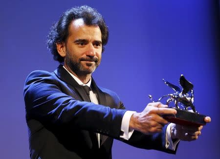 Director Pablo Trapero holds the Silver Lion prize for his movie "El Clan" during the award ceremony at the 72nd Venice Film Festival, northern Italy September 12, 2015. REUTERS/Stefano Rellandini