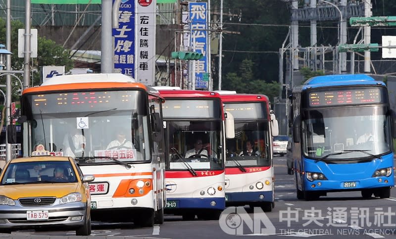 北捷1280月票今年有3張卡搭到破萬元，其中2張常搭捷運藍線橘線、一張常搭公車。 