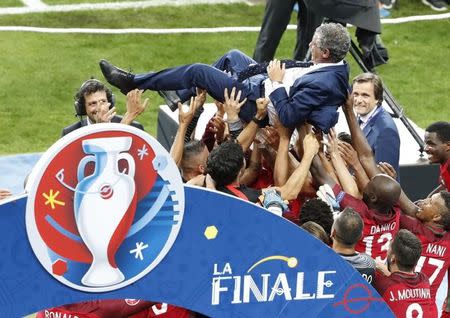 France v Portugal - EURO 2016 - Final - Stade de France, Paris - Saint Denis, France - 10/7/16 - Portugal's coach Fernando Santos and players celebrate after winning the Euro 2016. REUTERS/Charles Platiau