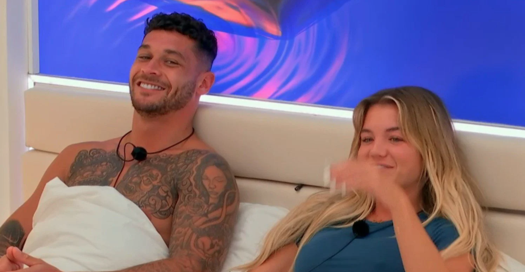 Exes Molly Smith and Callum Jones on Love Island (ITV)