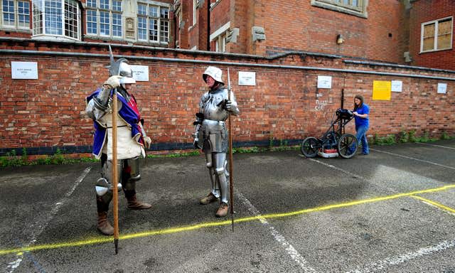 Archaeologists in Richard III dig