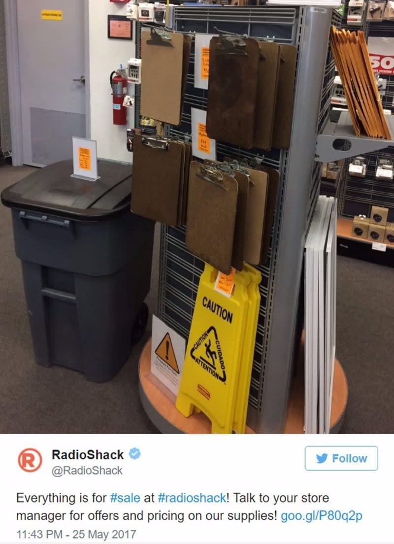 販賣自家器材，圖片來源：Radioshack 官方推特