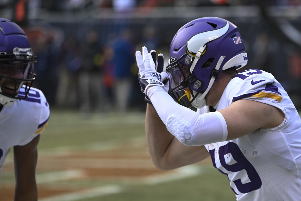 WATCH: Panthers WR Adam Thielen hits the Griddy at Tuesday's minicamp