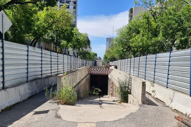 Una de las salidas a la superficie de la obra, sobre la Avenida Rivadavia