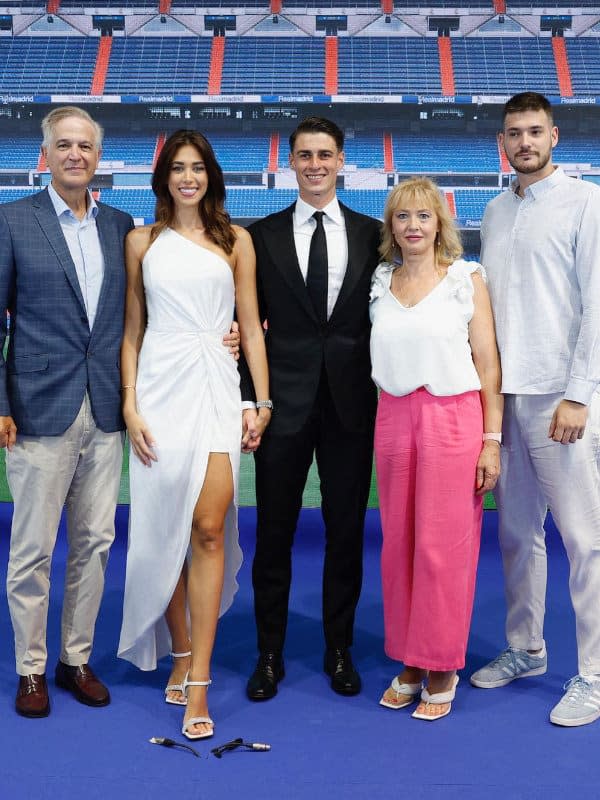 Presentación del portero Kepa con su mujer en el Real Madrid 