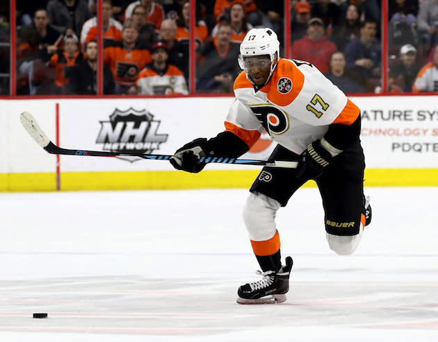 PHILADELPHIA, PA – FEBRUARY 11: Wayne Simmonds #17 of the Philadelphia Flyers breaks away and scores in overtime against the San Jose Sharks on February 11, 2017 at Wells Fargo Center in Philadelphia, Pennsylvania.The Philadelphia Flyers defeated the San Jose Sharks 2-1 in overtime. (Photo by Elsa/Getty Images)