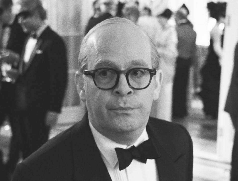 Tom Hollander as Truman Capote in a black-and-white scene from the “Masquerade 1966” episode of “Feud: Capote vs. The Swans.” FX