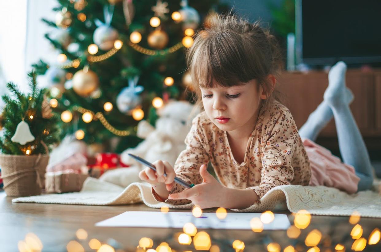 <a href="https://www.shutterstock.com/es/image-photo/cute-little-child-girl-writing-letter-2214948987" rel="nofollow noopener" target="_blank" data-ylk="slk:Anna Lurye / Shutterstock;elm:context_link;itc:0;sec:content-canvas" class="link ">Anna Lurye / Shutterstock</a>