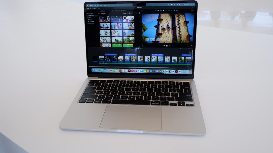 MacBook Air M2 front