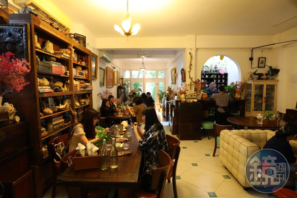 超火紅的「La Belle Maison Cafe法國鬍子手工甜品咖啡餐廳」採全預約制，沒預約絕對撲空。