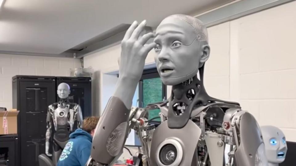 Qu&rsquo;est-ce que la « vallée dérangeante » quand on regarde un robot humanoïde ?