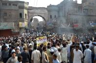 Pakistani Sunni Muslims protest against the attack on a Sunni mosque and seminary, in Multan on November 16, 2013