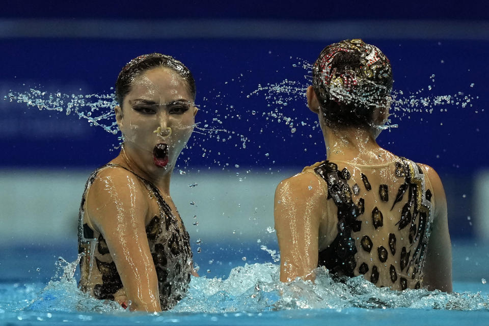 Gold medalists China's Wang Liuyi and Wang Qianyi takes part in the Free Routine segment of the Artistic Swimming Women's Duet competition at the 19th Asian Games in Hangzhou, China, Saturday, Oct. 7, 2023. (AP Photo/Ng Han Guan)