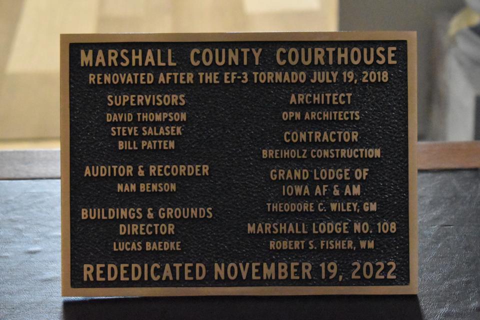 A new plaque commemorates the rededication of the Marshall County Courthouse.