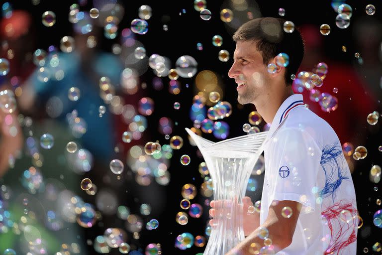 Djokovic con su nuevo título en Miami