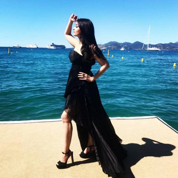 Aishwarya Rai Bachchan in all-black outfit leaves for Cannes with