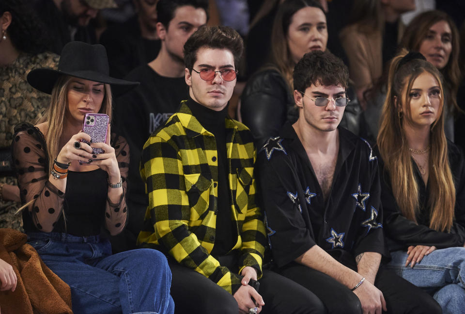 Mar se sentó junto a Jesús y Daniel Oviedo, componentes de Gemeliers, y la cantante Ana Mena. (Foto: Borja B. Hojas / Getty Images)