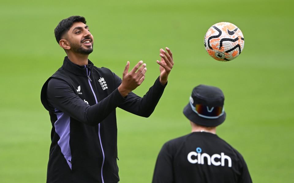 Shoaib Bashir warms up at Trent Bridge