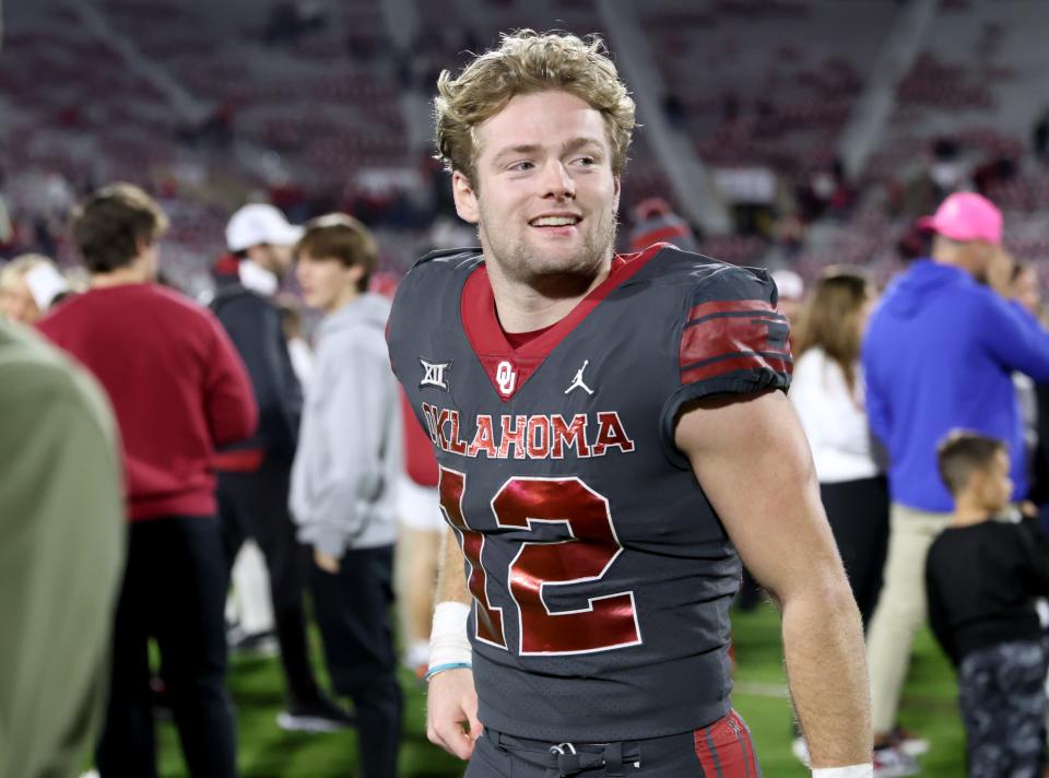 Oklahoma's Drake Stoops has 62 catches for 692 yards and nine touchdowns this season.