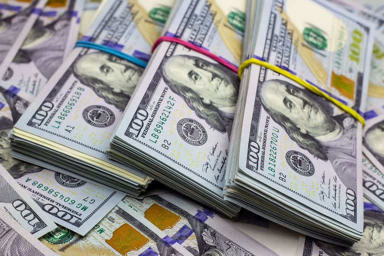 El billete de dólar de más alta denominación que se imprime en la actualidad es el de US$100