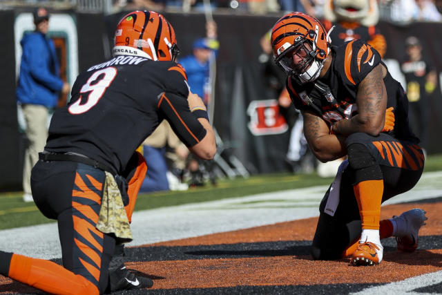 Joe Mixon scores 4 TDs as Bengals take 35-0 halftime lead over
