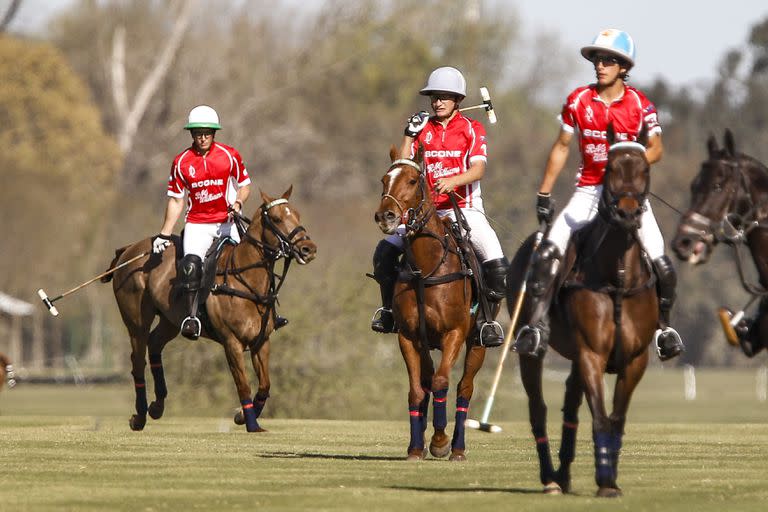 Scone, equipo de los hermanos Bartolomé (h) y Camilo Castagnola y su primo Adolfo Cambiaso (n), dominó contra Ellerstina Pilot y disputará la Copa Thai Polo en el Abierto de Jockey Club