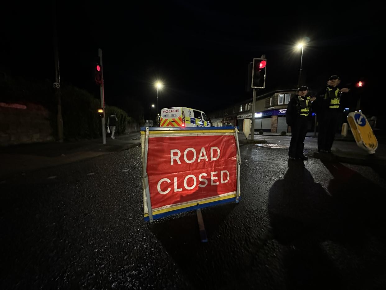 Road CLosed sign 