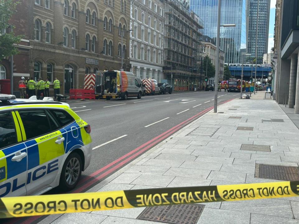 The emergency services attended the scene of a suspected gas leak in #outhwark Street, by the junction of Great Suffolk Street (London Fire Brigade)