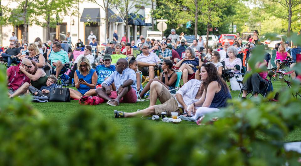 A crowd gathers for the Sounds of Summer at Bayshore in 2020.