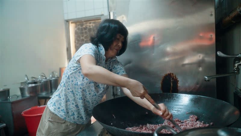 走出失敗婚姻，陳彩鳳決定勇敢重新站起來，另起爐灶。（圖／記者戴華辰攝影）