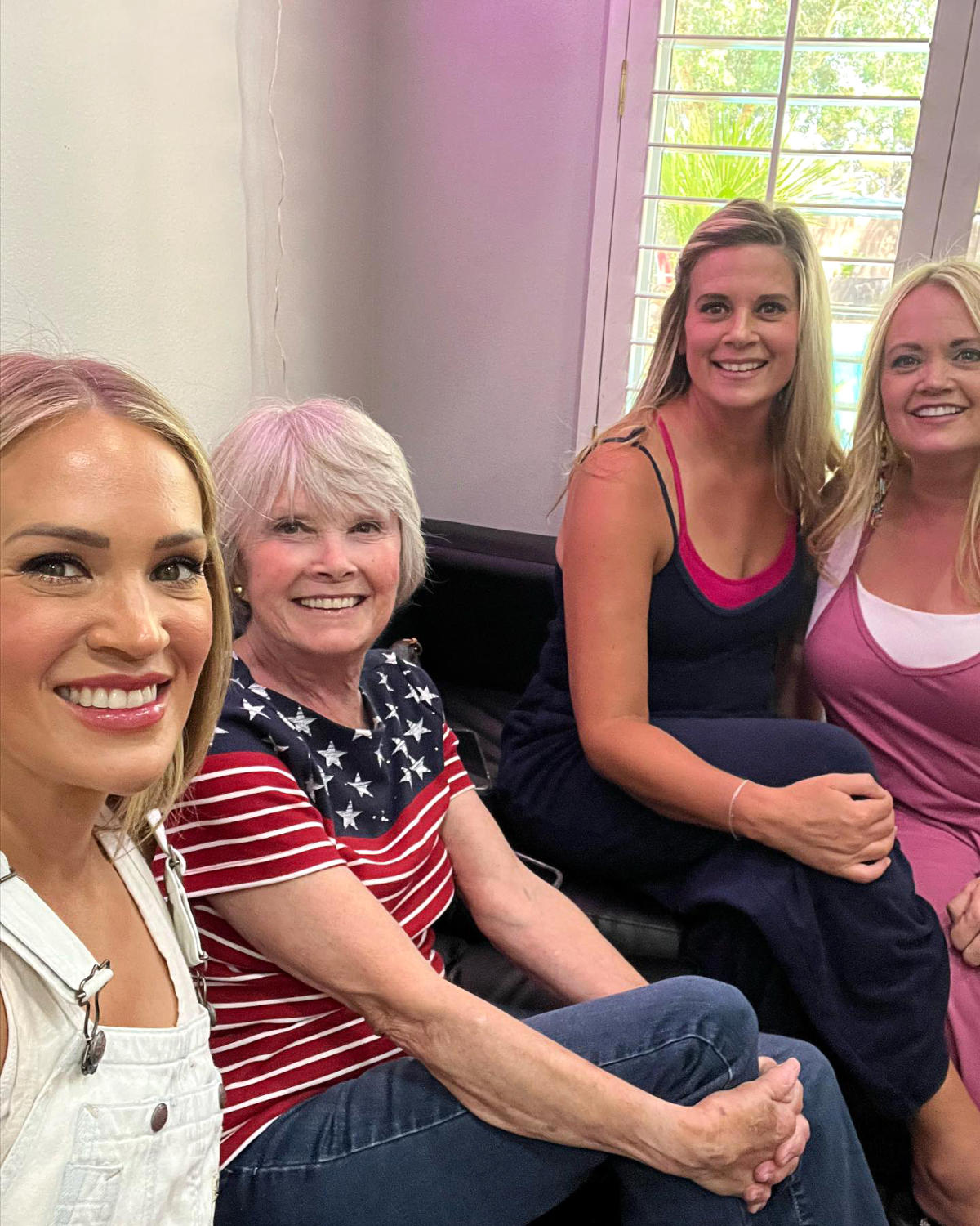 Carrie Underwood Bonds With Sisters-In-Law During Florida Trip: Photos
