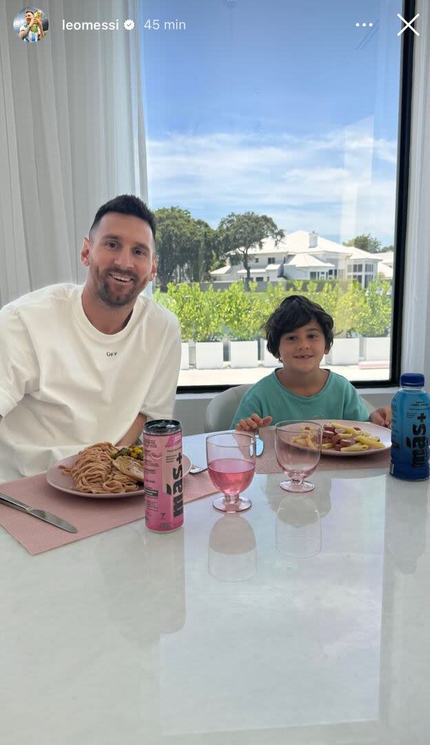 Leo almorzó pastas con verduras y Ciro fideos con salchichas (Foto: Instagram @leomessi)