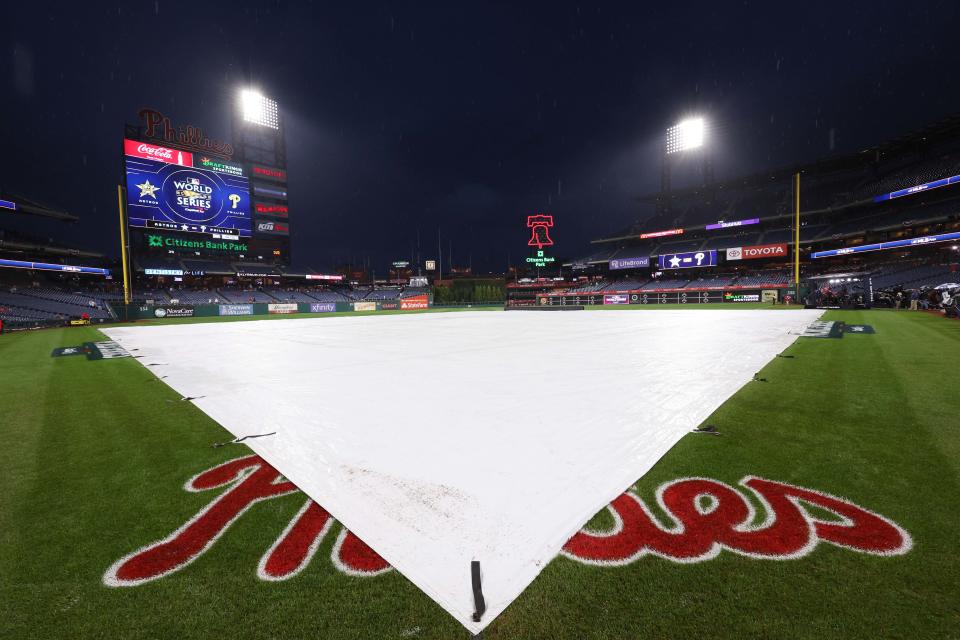 El juego 3 se pospuso debido a la lluvia del lunes.