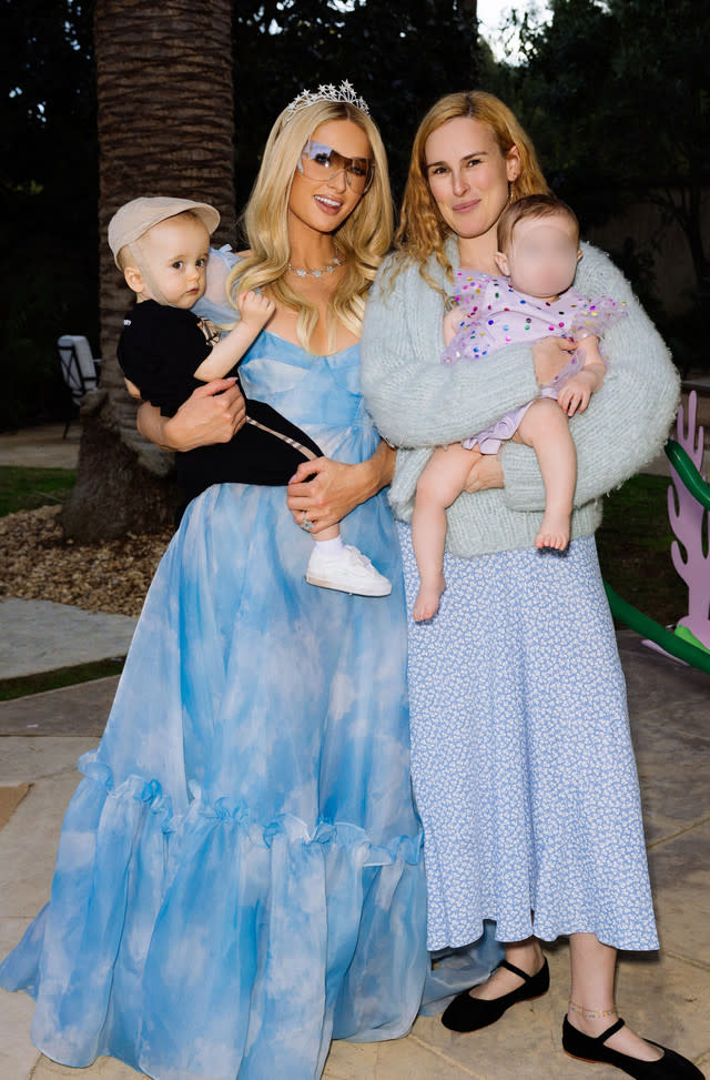 Sogar ein Einhorn kam zur Party: Wie Paris Hilton den ersten Geburtstag ihres Sohnes feierte