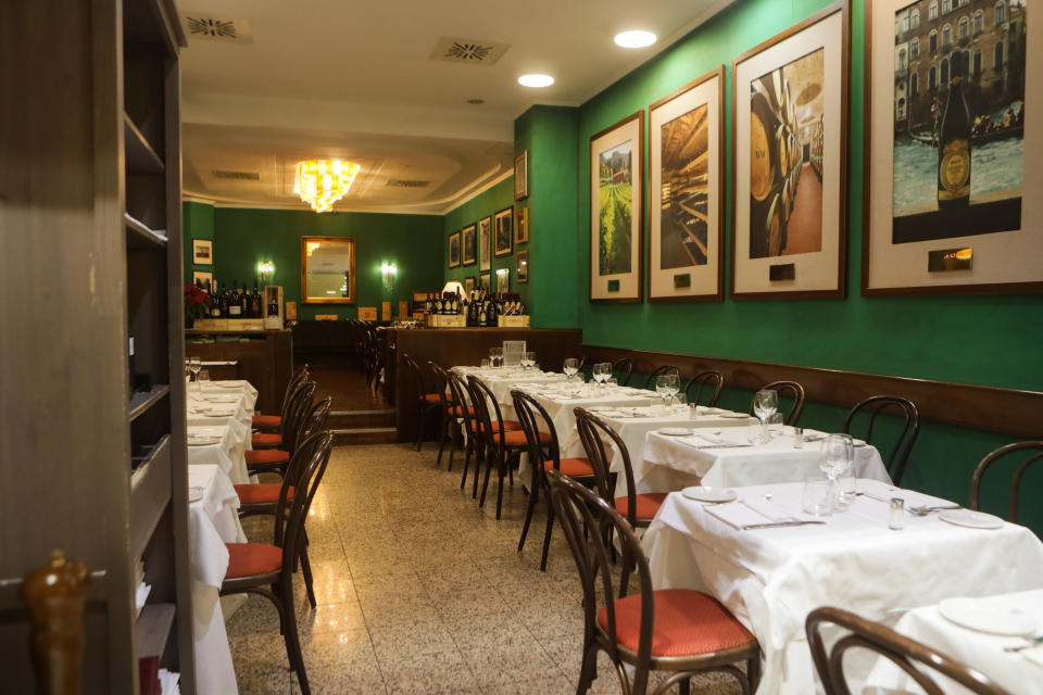 Biffi, the famous and iconic restaurant in the Galleria Vittorio Emanuele, lies empty.