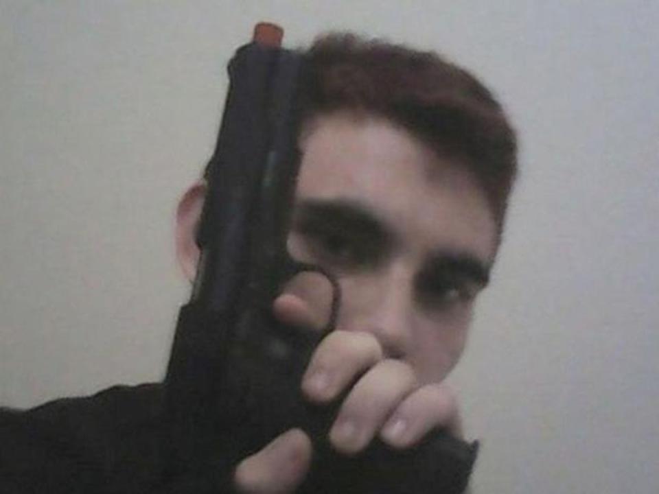 Nikolas Cruz posed with guns and posted about school shootings before the attack (Nikolas Cruz/Instagram)