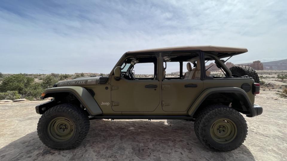 rubicon 4xe 41-side view