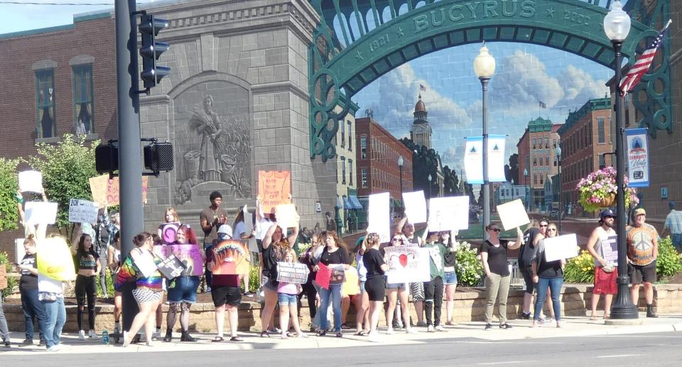 Protesters line the corner of Mansfield Street and Sandusky Avenue.